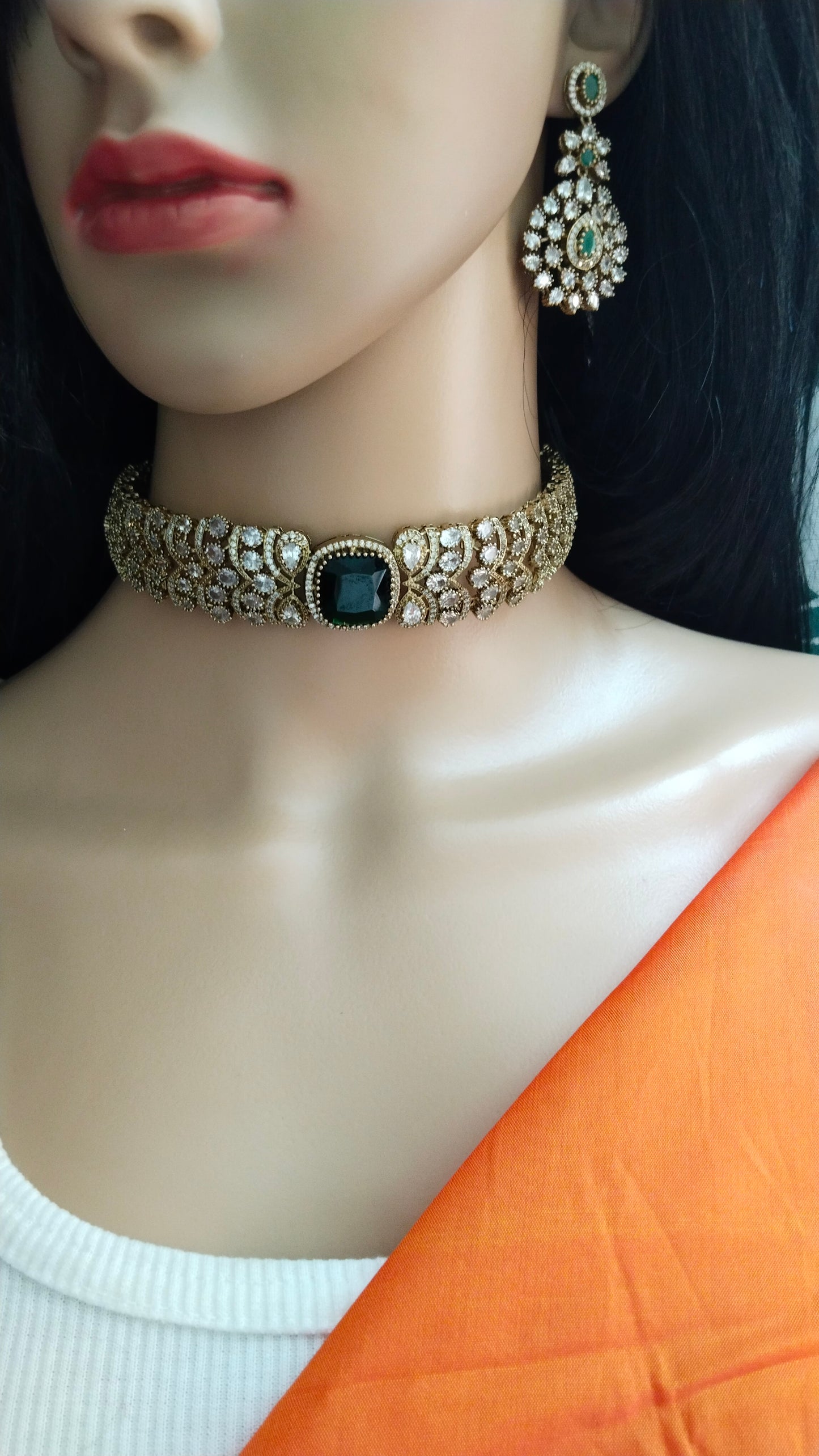 Diamond lookalike green choker with pretty earring