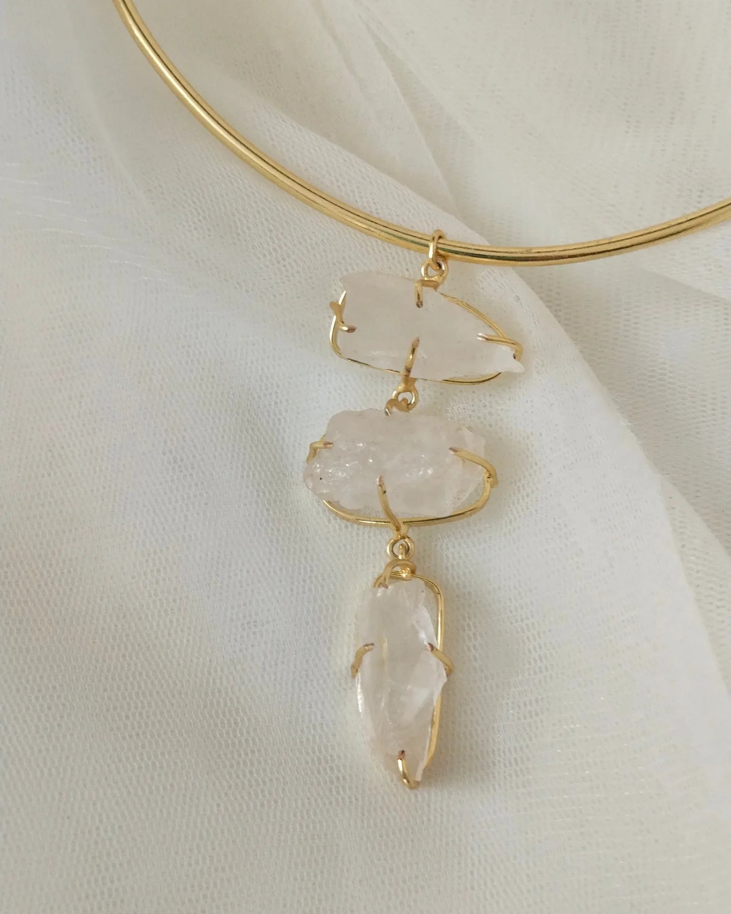 BH001 White raw stone Hasli choker