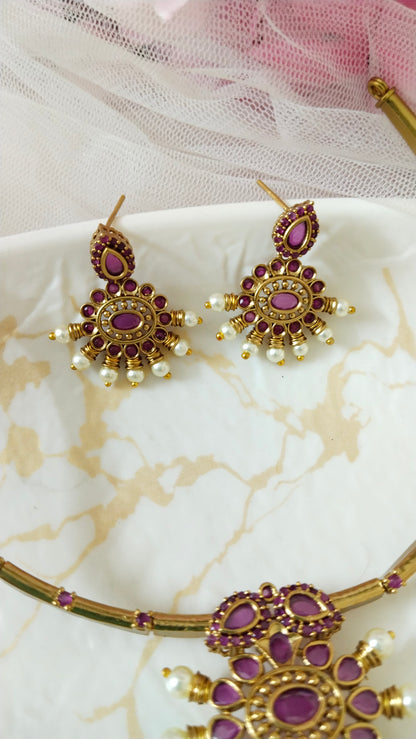 Cute traditional hasli  with earrings necklace set