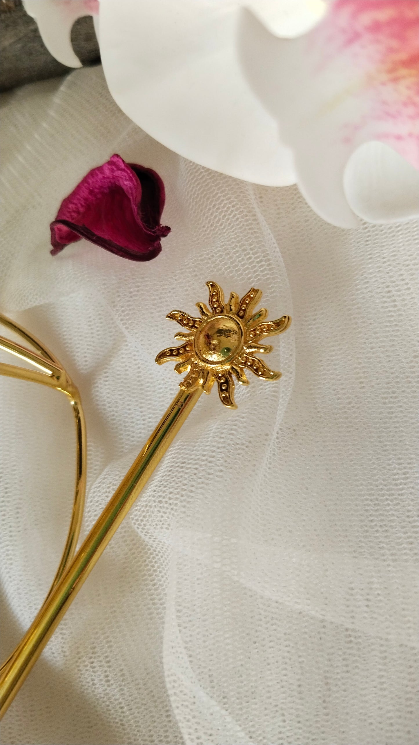 Janhvi kapoor Hair bun accessories 2