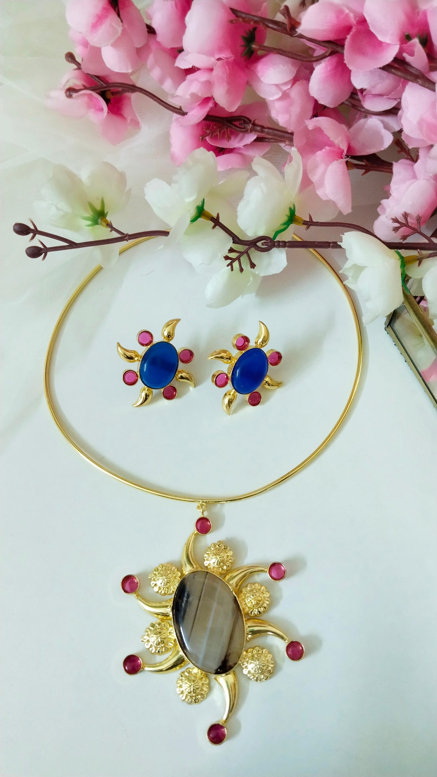 Sun shaped husli with elephant Hasli ABN11